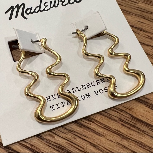 NEW MADEWELL Enamel-Dipped Wavy Hoop Earrings Vintage Gold - Picture 6 of 8
